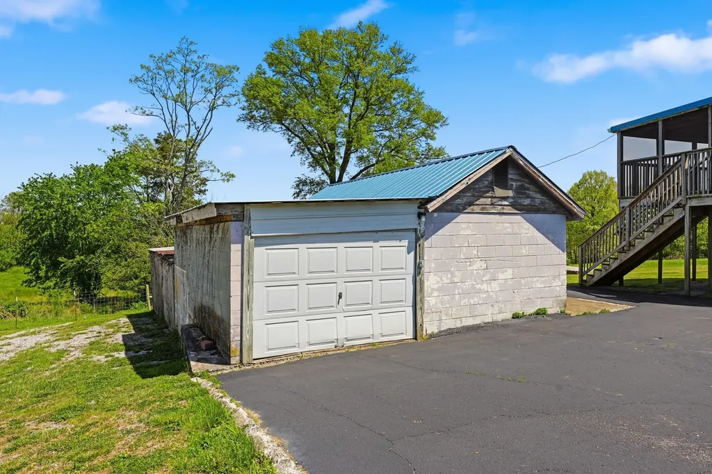 817 Bellows Mill Road Harrodsburg KY 40330