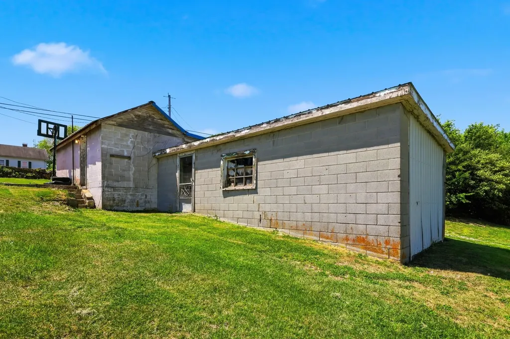 817 Bellows Mill Road Harrodsburg KY 40330
