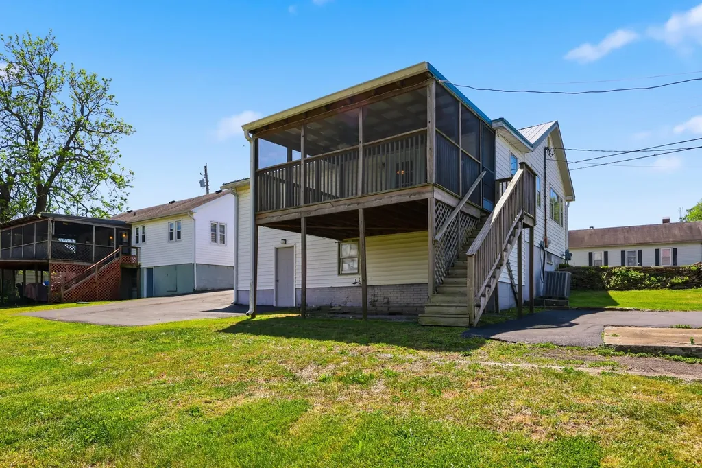 817 Bellows Mill Road Harrodsburg KY 40330