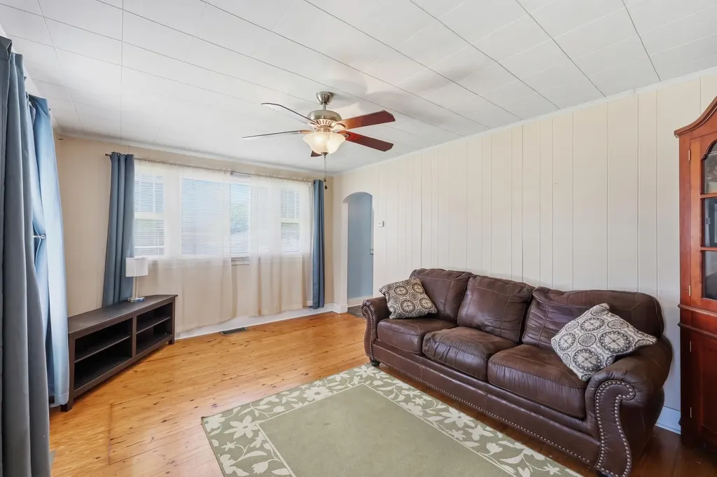 817 Bellows Mill Road Harrodsburg KY 40330