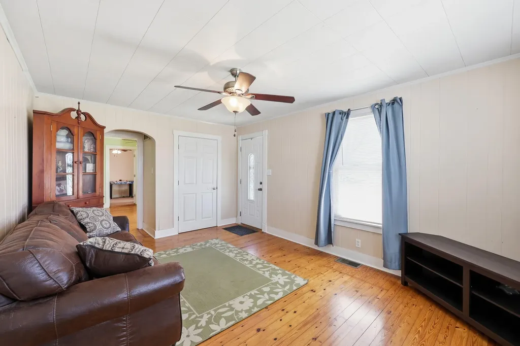 817 Bellows Mill Road Harrodsburg KY 40330