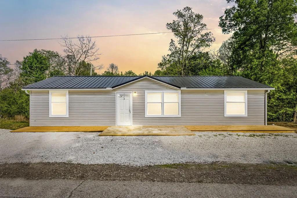 1074 Jones Road Clay City KY 40312