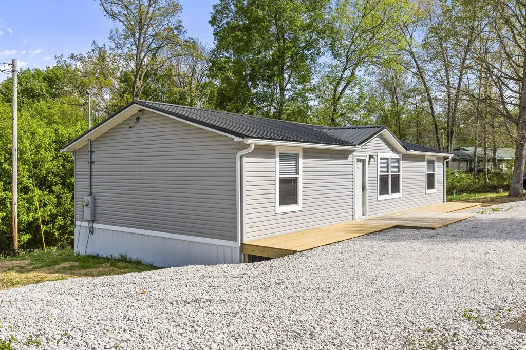 1074 Jones Road Clay City KY 40312