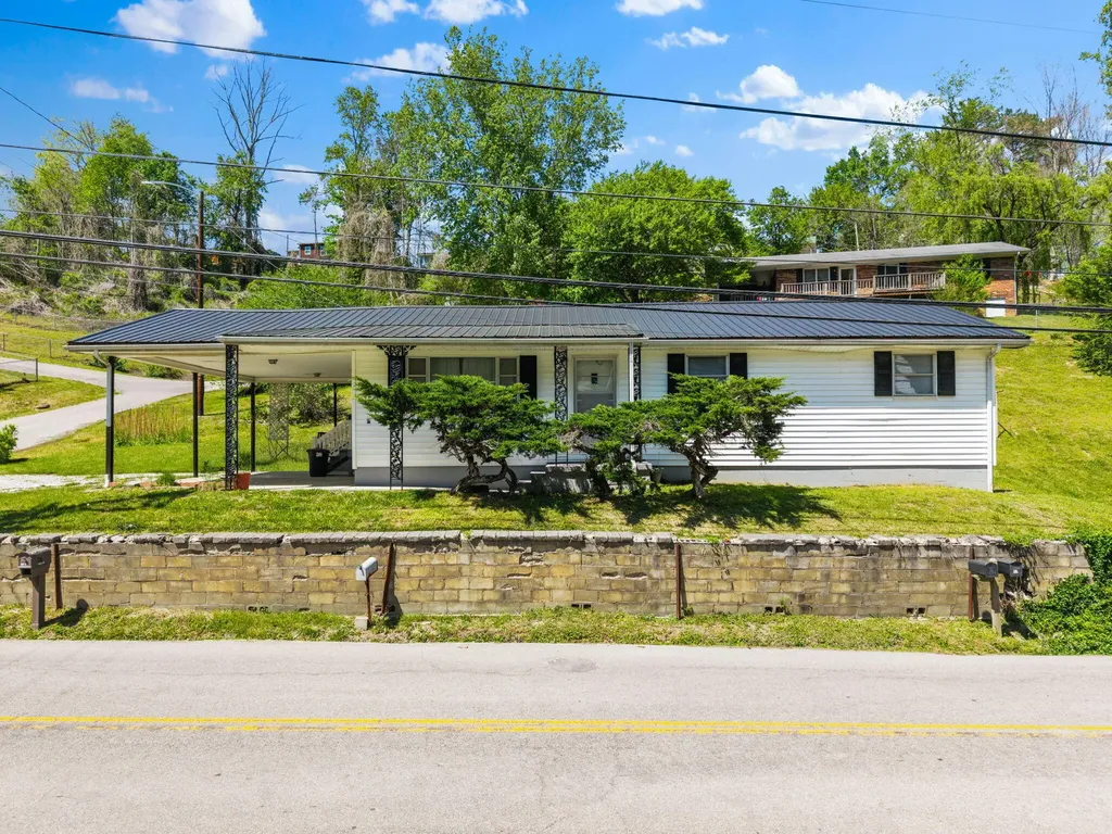 10 Frog Avenue Manchester KY 40962