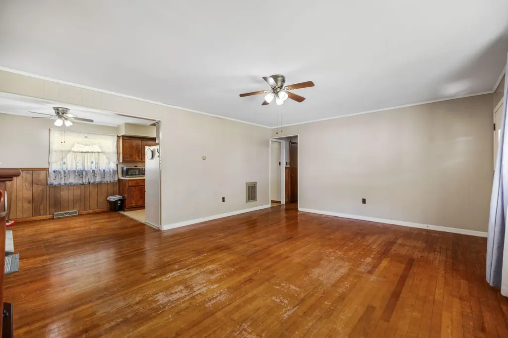 10 Frog Avenue Manchester KY 40962