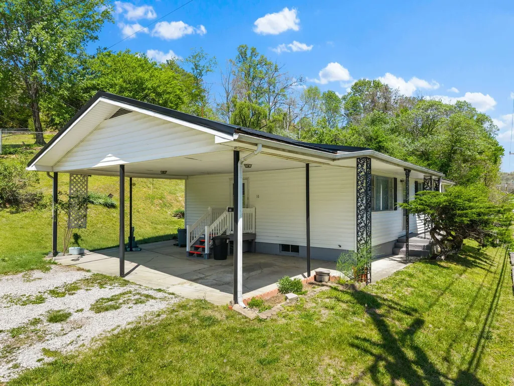 10 Frog Avenue Manchester KY 40962