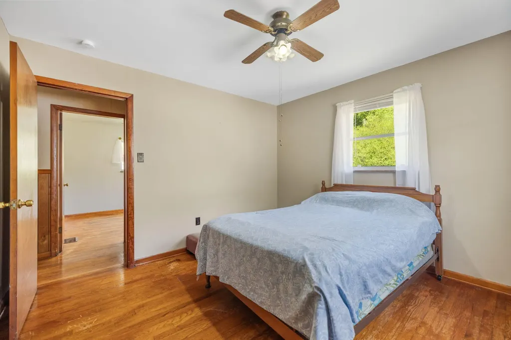 10 Frog Avenue Manchester KY 40962