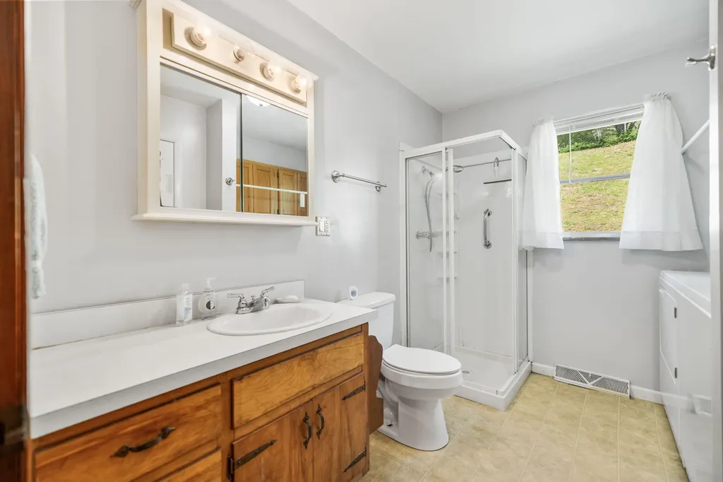 10 Frog Avenue Manchester KY 40962