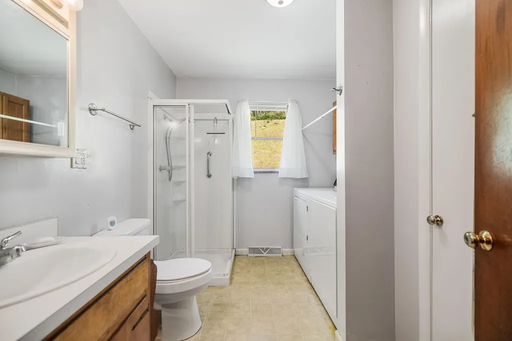 10 Frog Avenue Manchester KY 40962