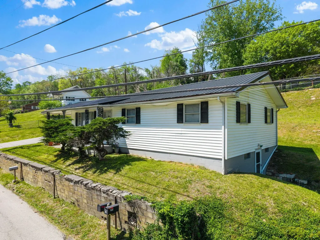 10 Frog Avenue Manchester KY 40962