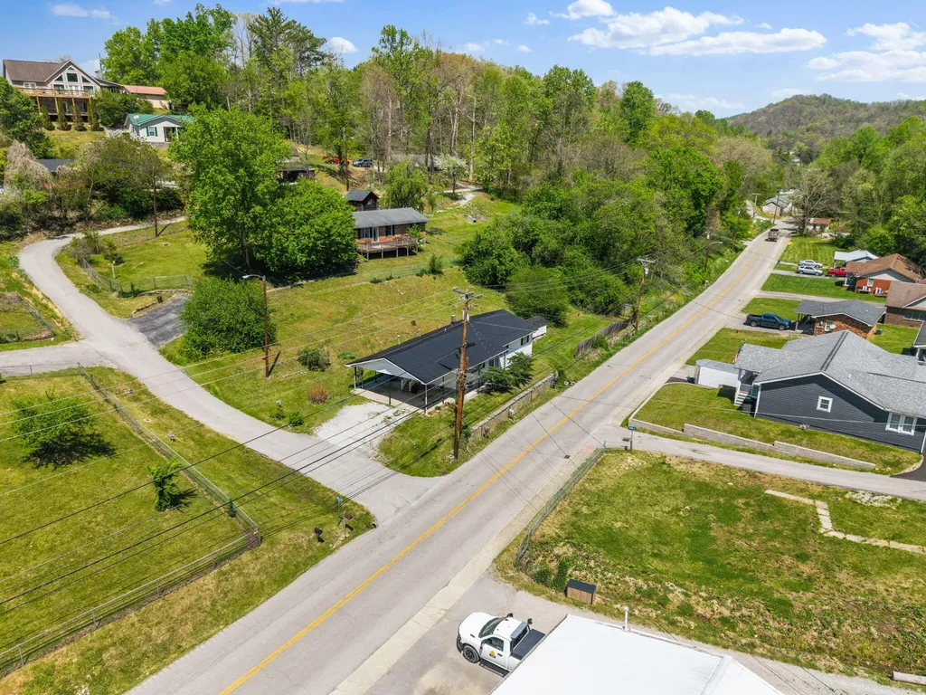 10 Frog Avenue Manchester KY 40962