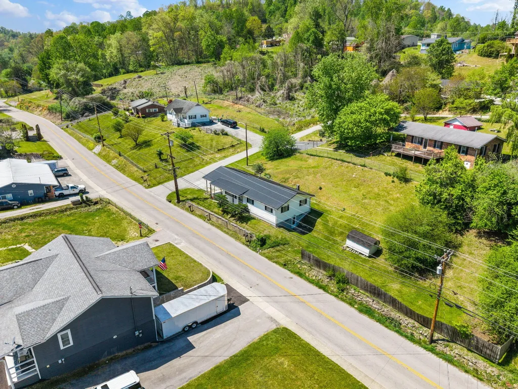 10 Frog Avenue Manchester KY 40962