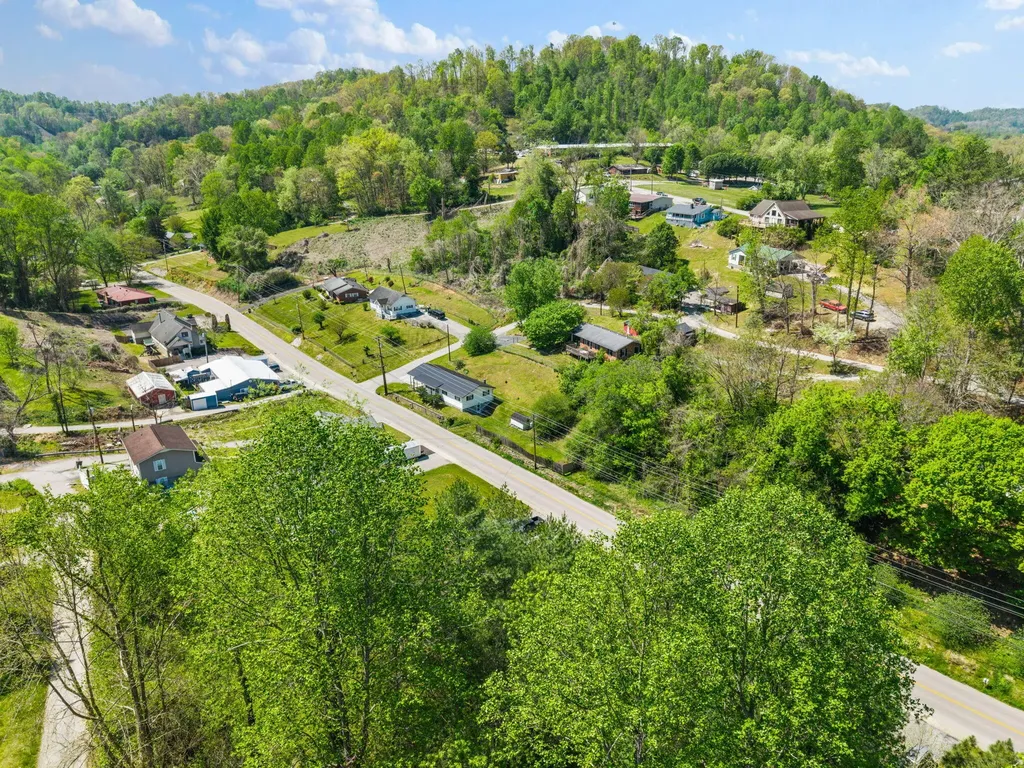 10 Frog Avenue Manchester KY 40962