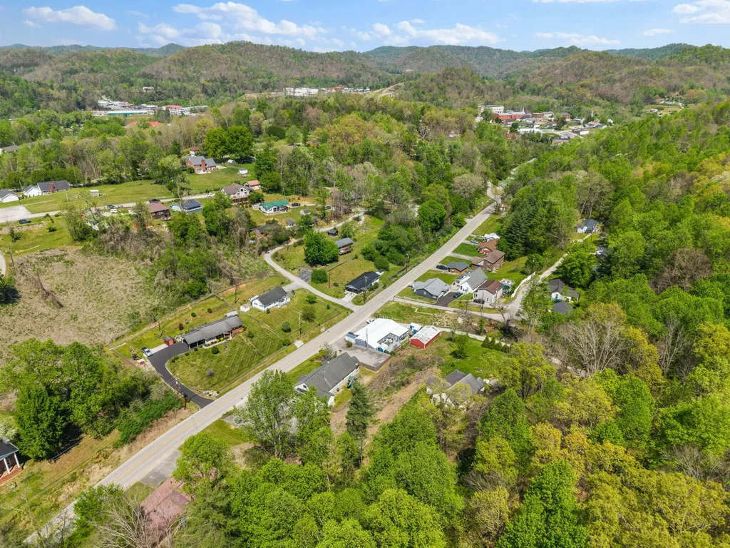 10 Frog Avenue Manchester KY 40962