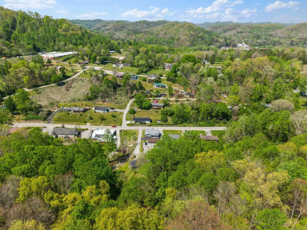 10 Frog Avenue Manchester KY 40962