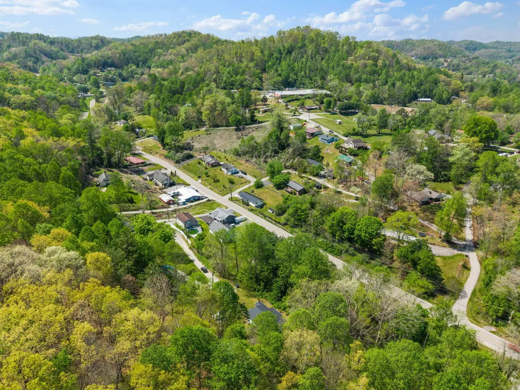 10 Frog Avenue Manchester KY 40962