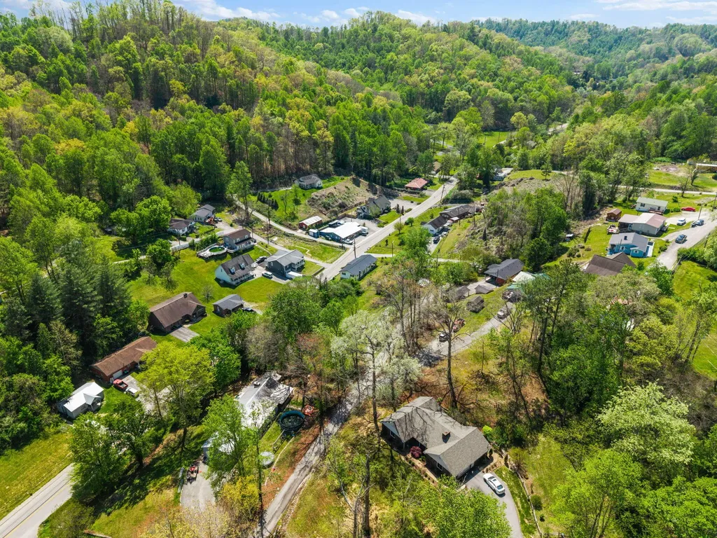 10 Frog Avenue Manchester KY 40962