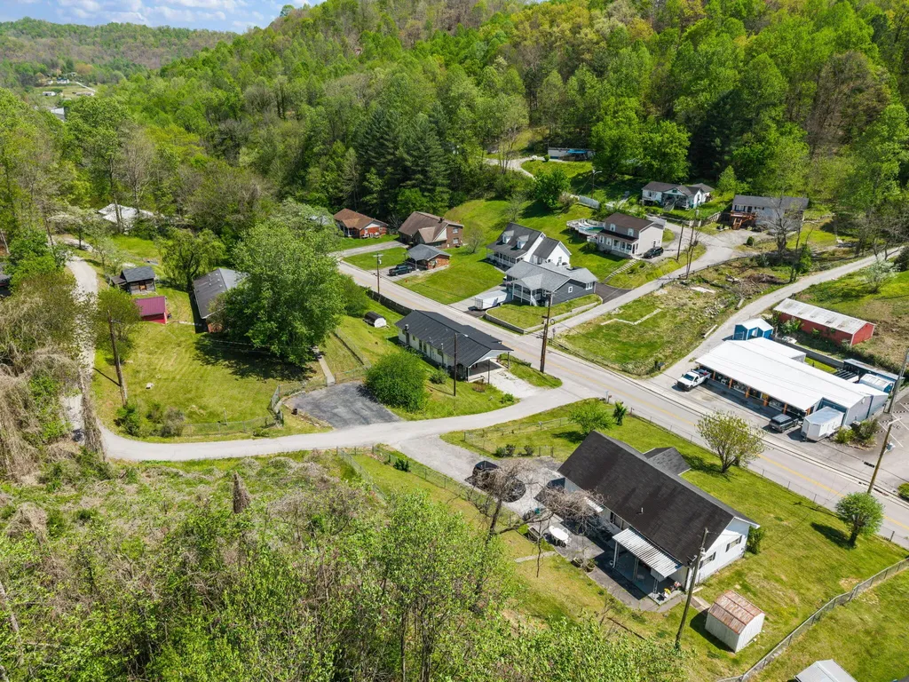 10 Frog Avenue Manchester KY 40962