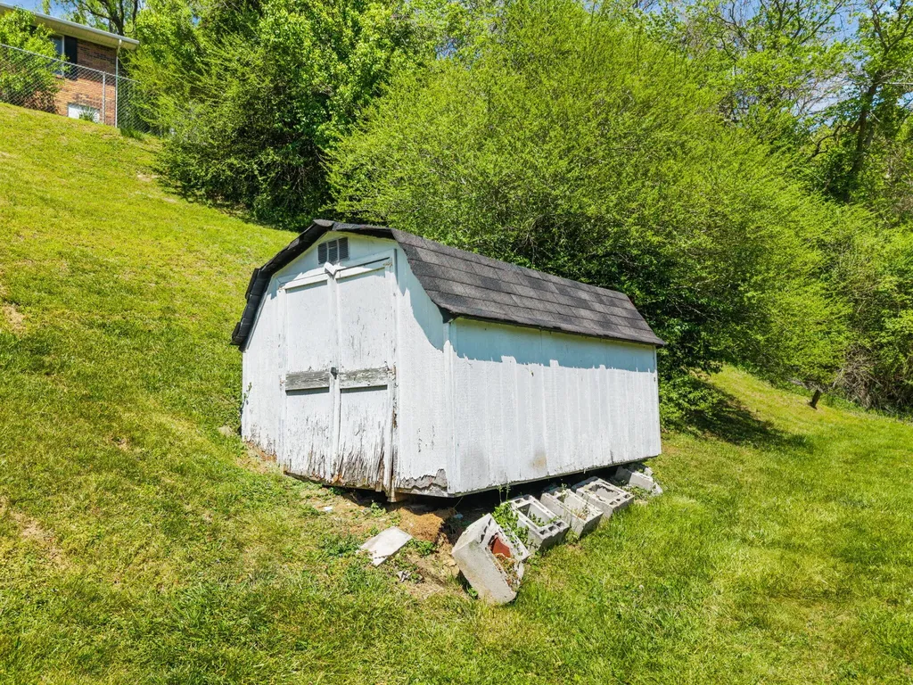 10 Frog Avenue Manchester KY 40962
