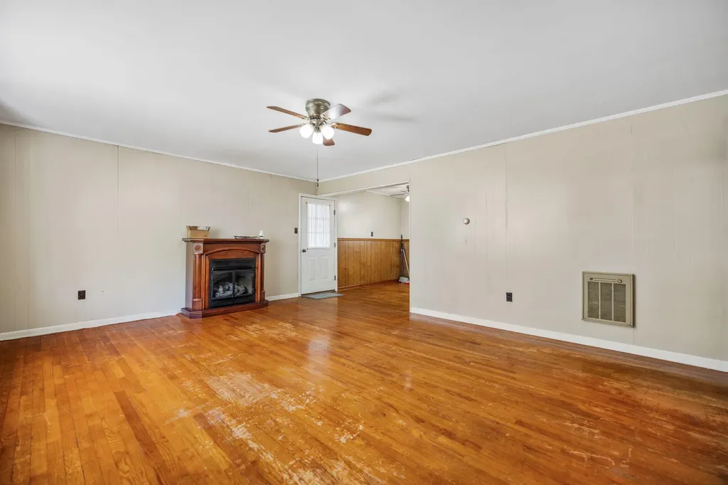 10 Frog Avenue Manchester KY 40962