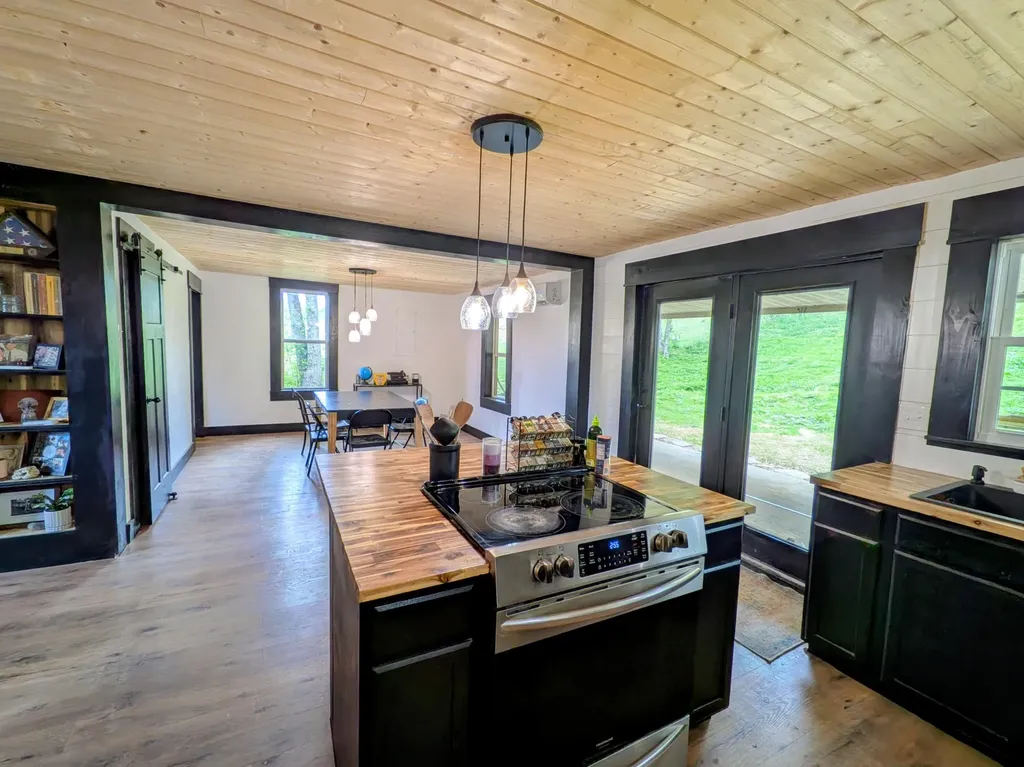 12251 Us Highway 421 Tyner KY 40486