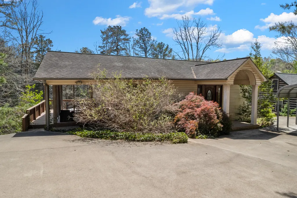 729 Cliffs Edge Road East Bernstadt KY 40729