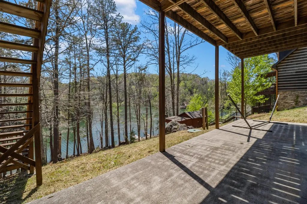 729 Cliffs Edge Road East Bernstadt KY 40729