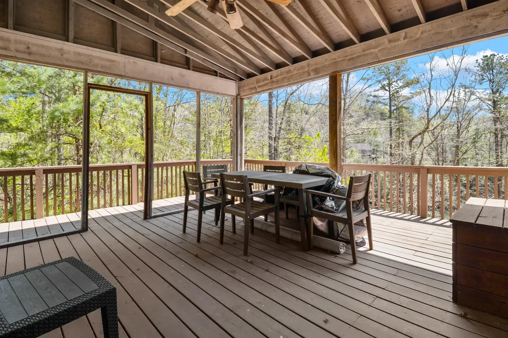 729 Cliffs Edge Road East Bernstadt KY 40729