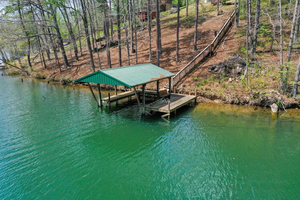 729 Cliffs Edge Road East Bernstadt KY 40729