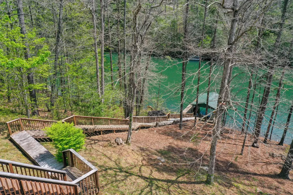 729 Cliffs Edge Road East Bernstadt KY 40729