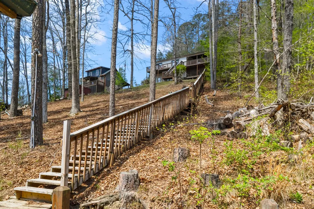 729 Cliffs Edge Road East Bernstadt KY 40729