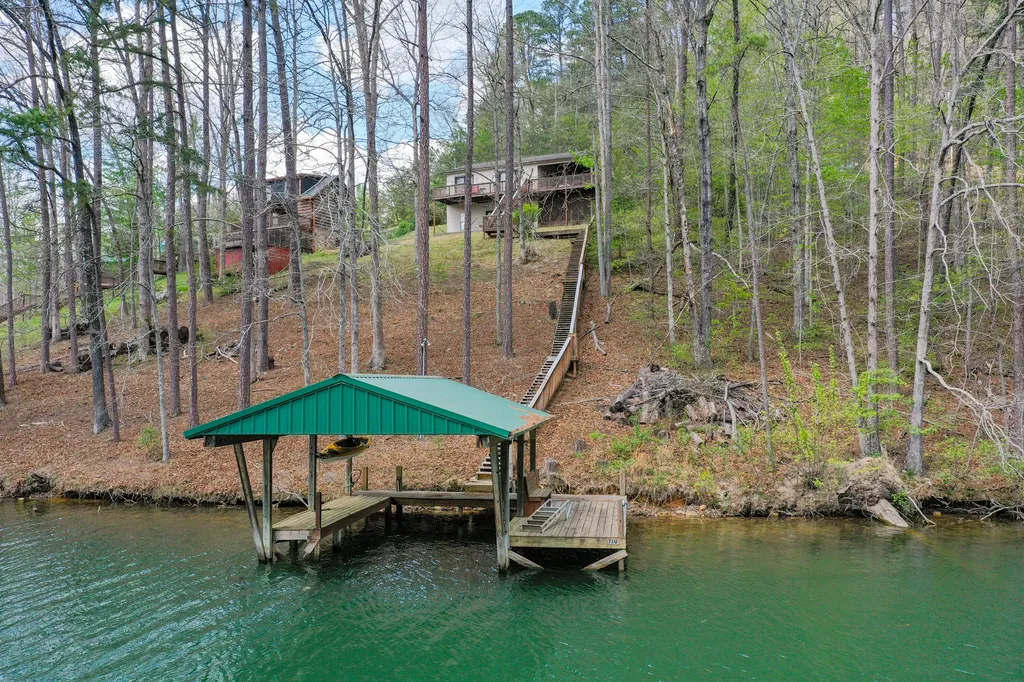 729 Cliffs Edge Road East Bernstadt KY 40729