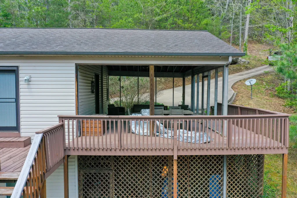 729 Cliffs Edge Road East Bernstadt KY 40729