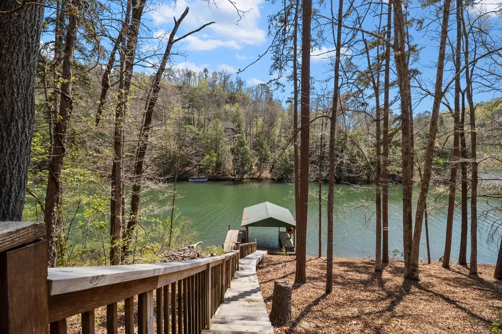 729 Cliffs Edge Road East Bernstadt KY 40729
