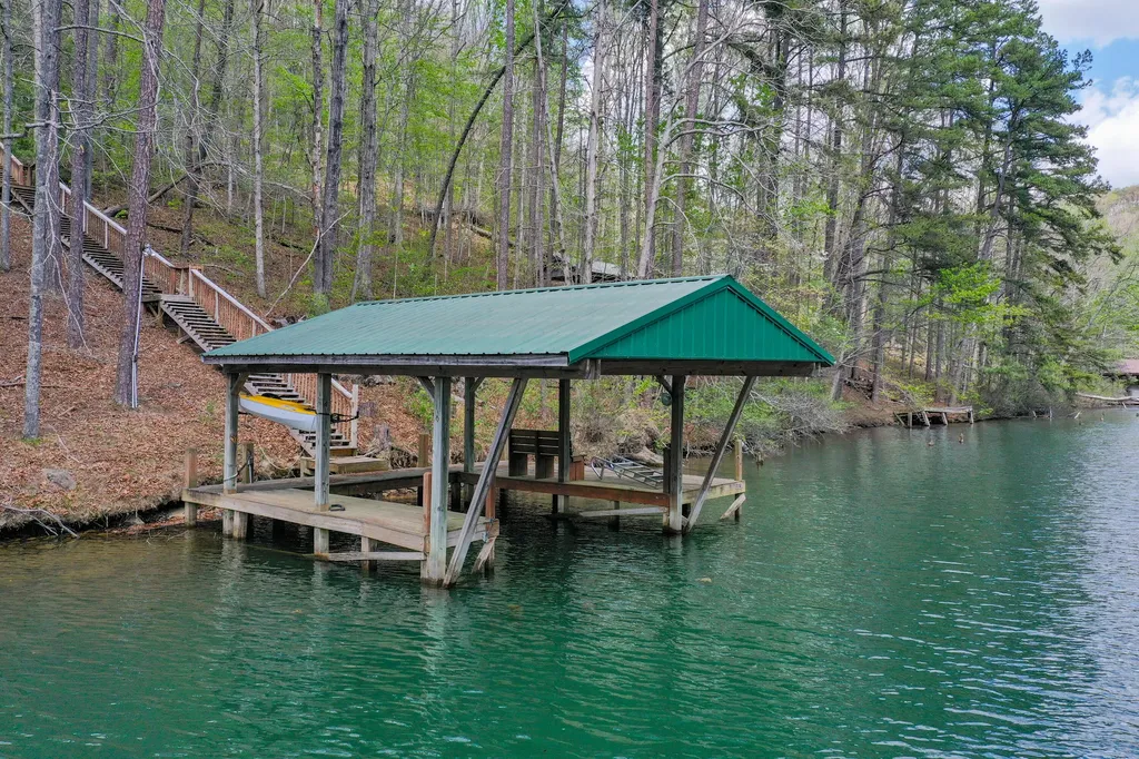 729 Cliffs Edge Road East Bernstadt KY 40729