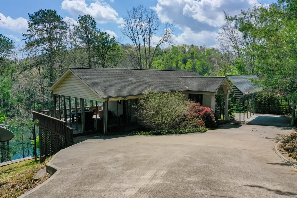 729 Cliffs Edge Road East Bernstadt KY 40729
