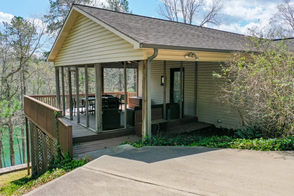 729 Cliffs Edge Road East Bernstadt KY 40729