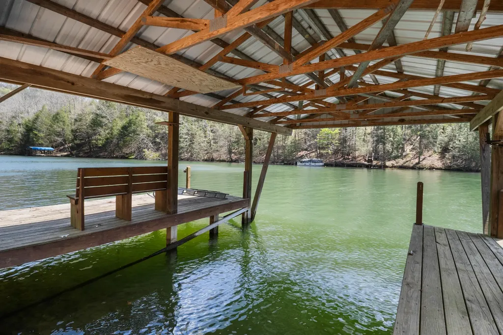 729 Cliffs Edge Road East Bernstadt KY 40729