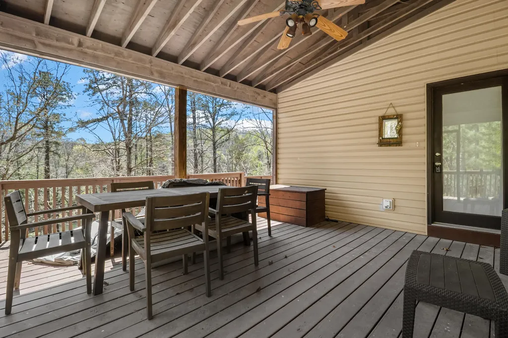 729 Cliffs Edge Road East Bernstadt KY 40729