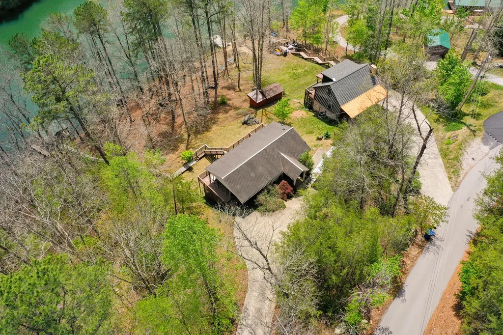 729 Cliffs Edge Road East Bernstadt KY 40729