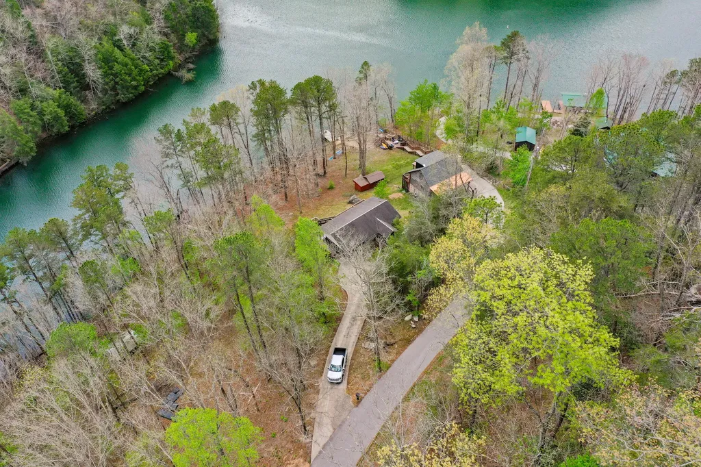 729 Cliffs Edge Road East Bernstadt KY 40729