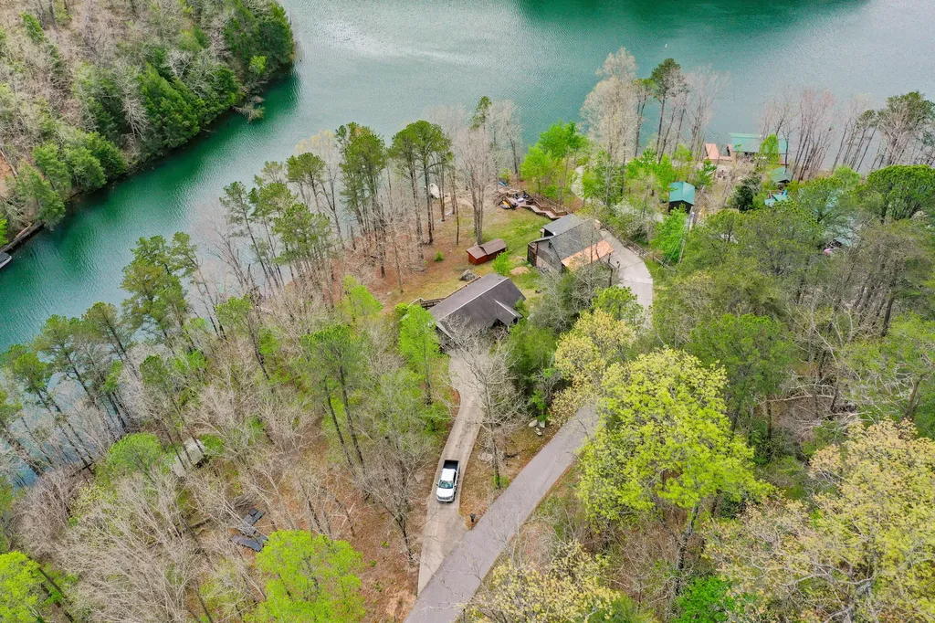 729 Cliffs Edge Road East Bernstadt KY 40729