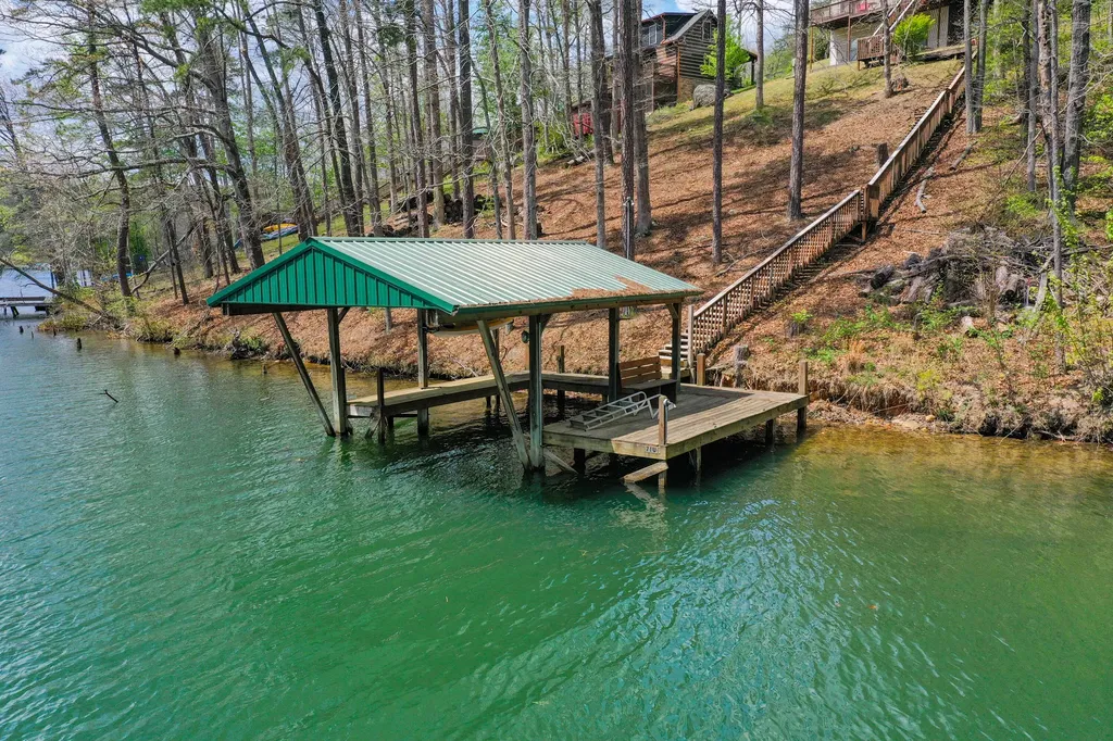 729 Cliffs Edge Road East Bernstadt KY 40729