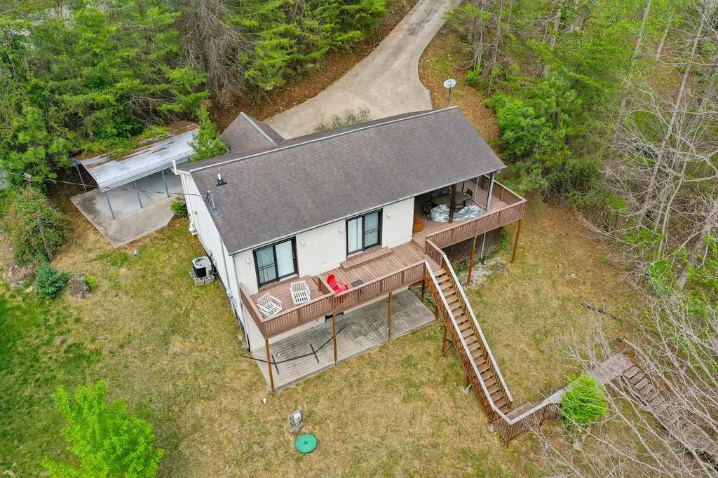 729 Cliffs Edge Road East Bernstadt KY 40729
