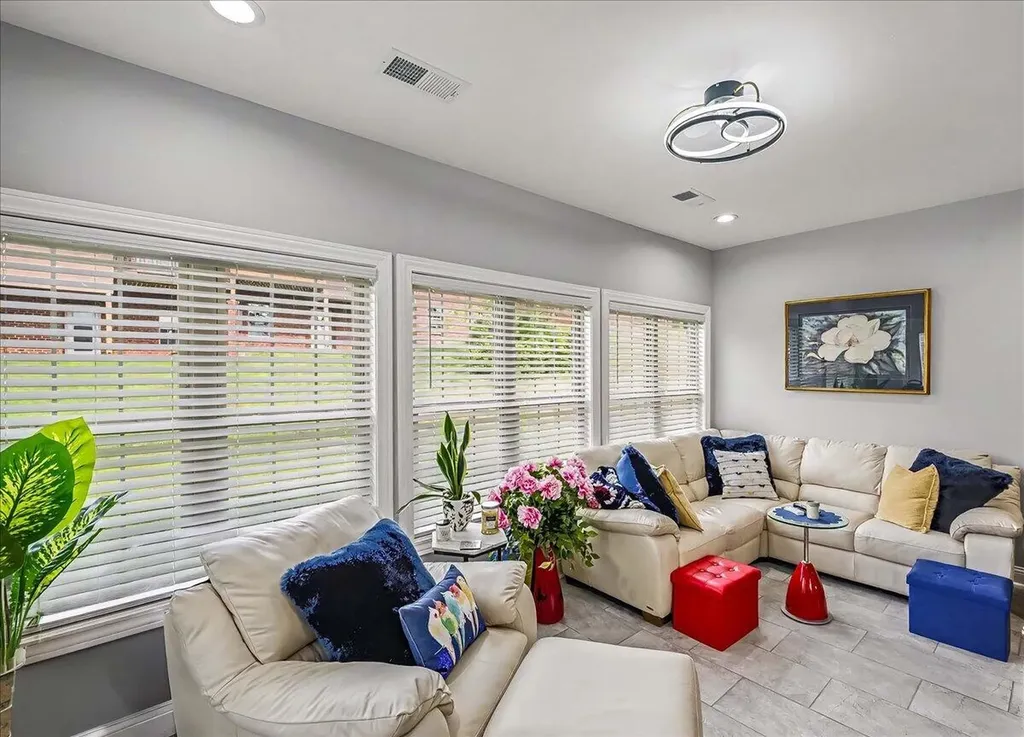 2047 Berry Hill Drive Frankfort KY 40601
