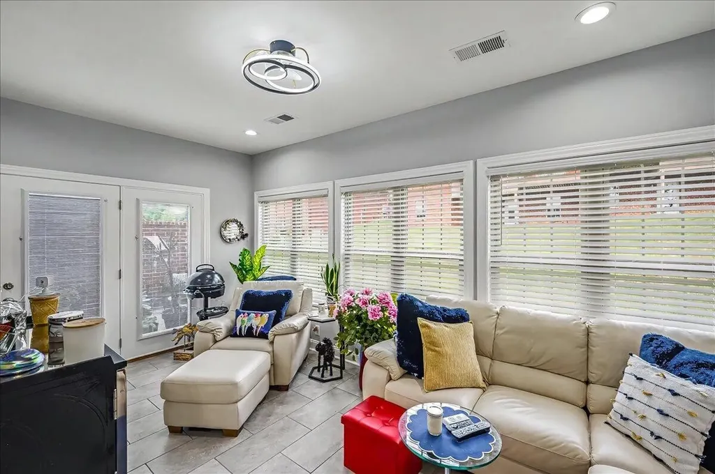 2047 Berry Hill Drive Frankfort KY 40601