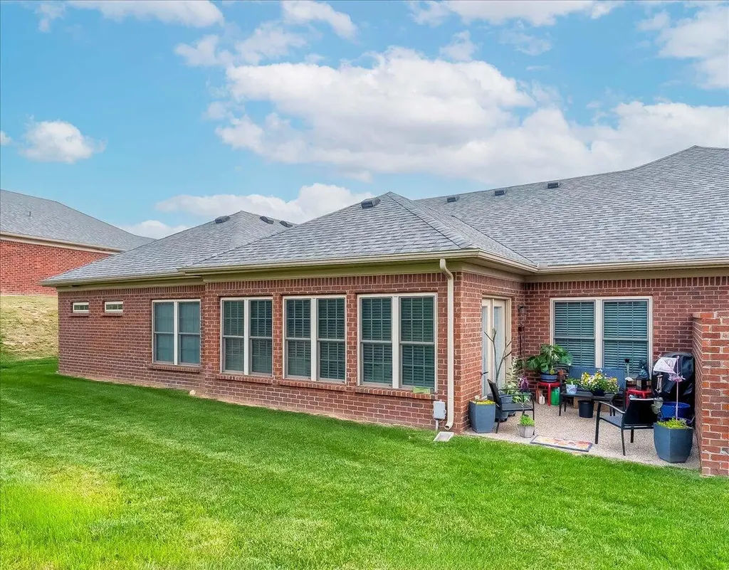2047 Berry Hill Drive Frankfort KY 40601
