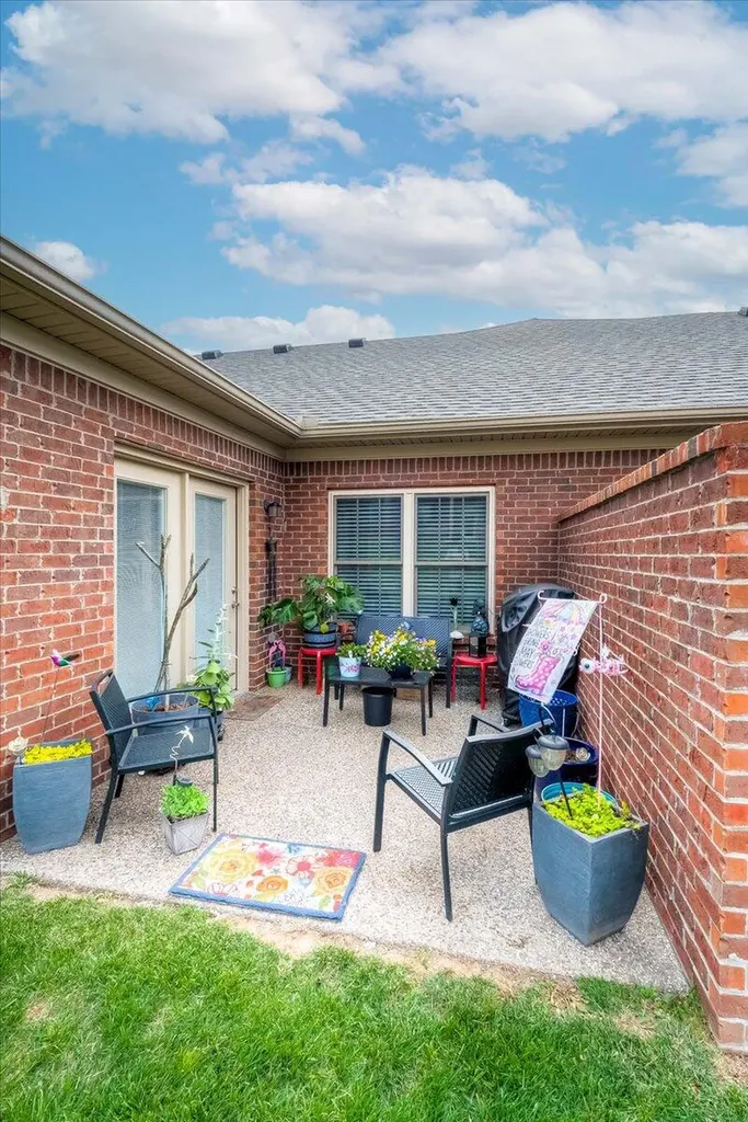 2047 Berry Hill Drive Frankfort KY 40601