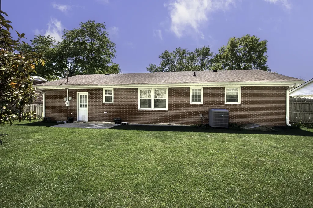 836 Kingsway Drive Versailles KY 40383