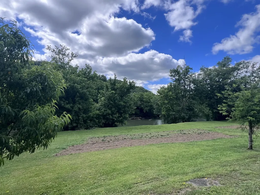 59 River Road Miracle KY 40856